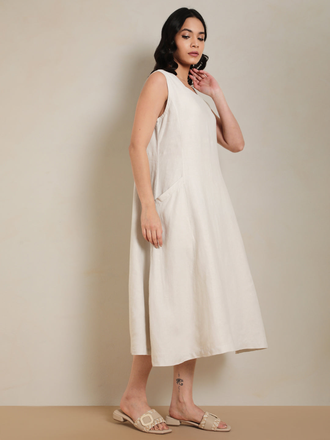 Linen Half-Sleeve Dress with Side Pocket Fabric: 100% Pure Linen